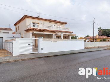 Maison jumelée avec balcon à vendre à Carrer Pamplona