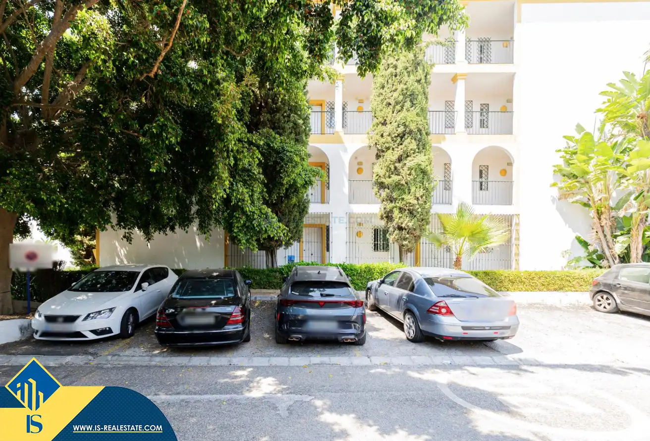 Parking de Apartamento en venta en Marbella con Calefacción, Terraza y Amueblado