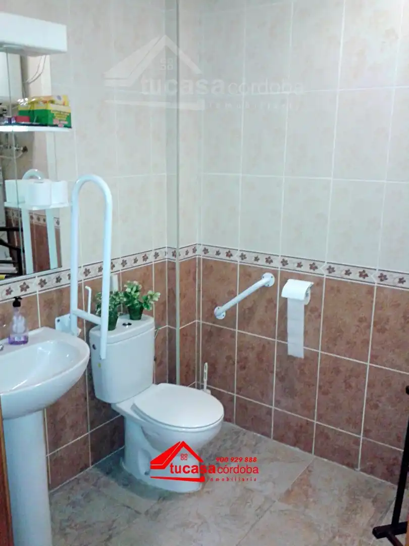 Bany de Local en venda en Guadalcázar amb Aire condicionat