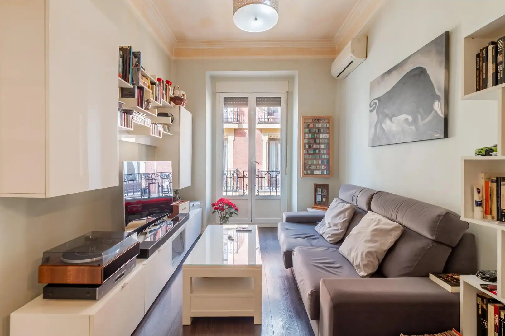 Living room of Flat for sale in Madrid  with Air Conditioner, Heating and Balcony