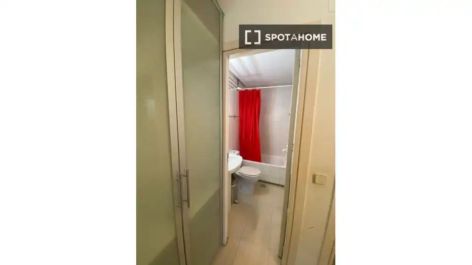 Habitación de Piso de alquiler en Madrid con Aire acondicionado, Calefacción y Amueblado