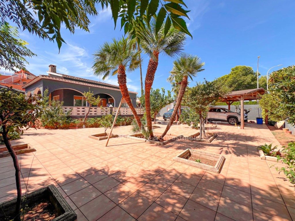 Garden of House or chalet for sale in Dénia  with Air Conditioner and Swimming Pool