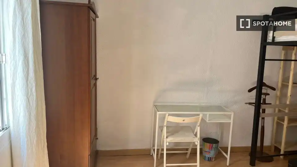 Bedroom of Flat for share in Córdoba  with Air Conditioner, Heating and Terrace