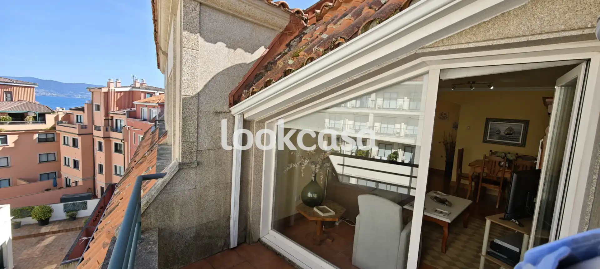 Vista exterior de Àtic en venda en Sanxenxo amb Calefacció, Parquet i Terrassa