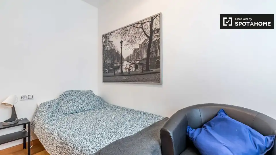 Habitación de Piso de alquiler en Valencia con Aire acondicionado, Calefacción y Amueblado