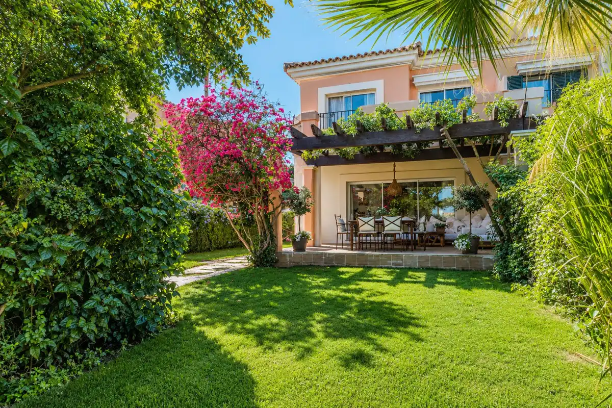 Terraced house with pool for sale in La Alcaidesa