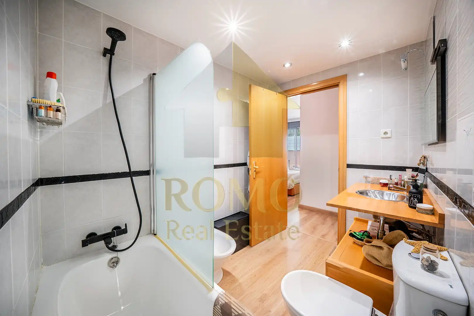 Baño de Planta baja en venta en Polinyà con Aire acondicionado, Calefacción y Parquet