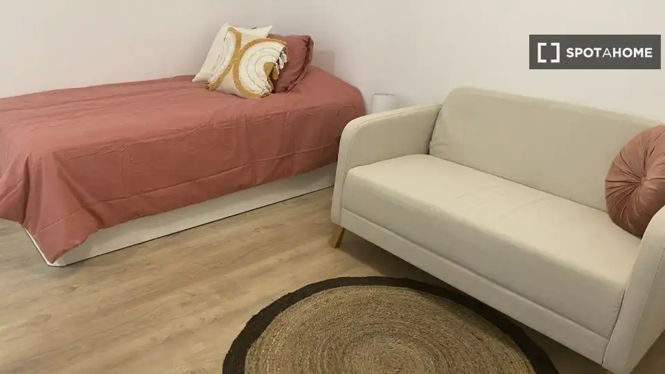Habitación de Piso de alquiler en Valencia con Aire acondicionado, Calefacción y Amueblado
