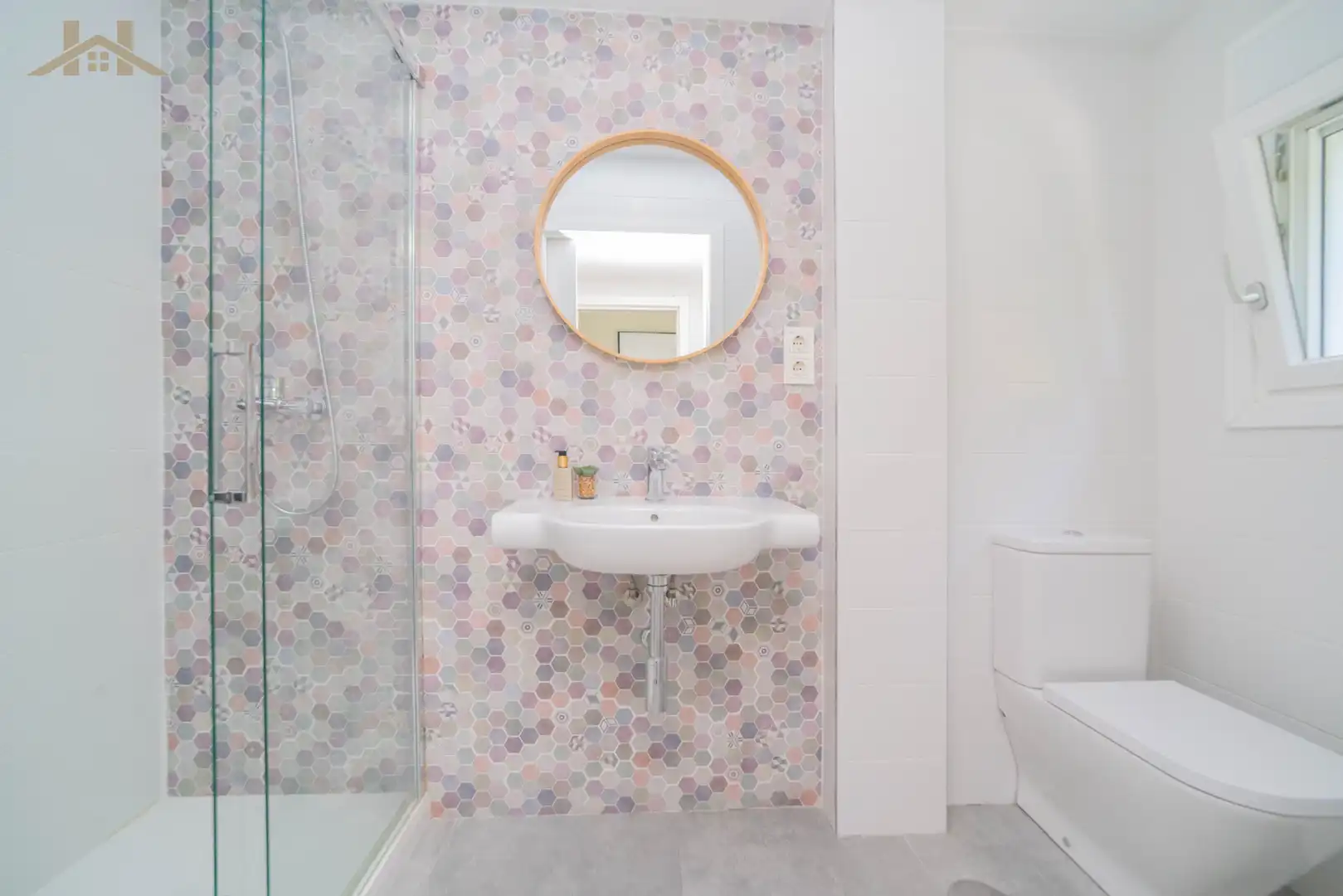 Bathroom of Detached homes for sale in Pozuelo de Alarcón  with Air Conditioner, Heating and Private garden