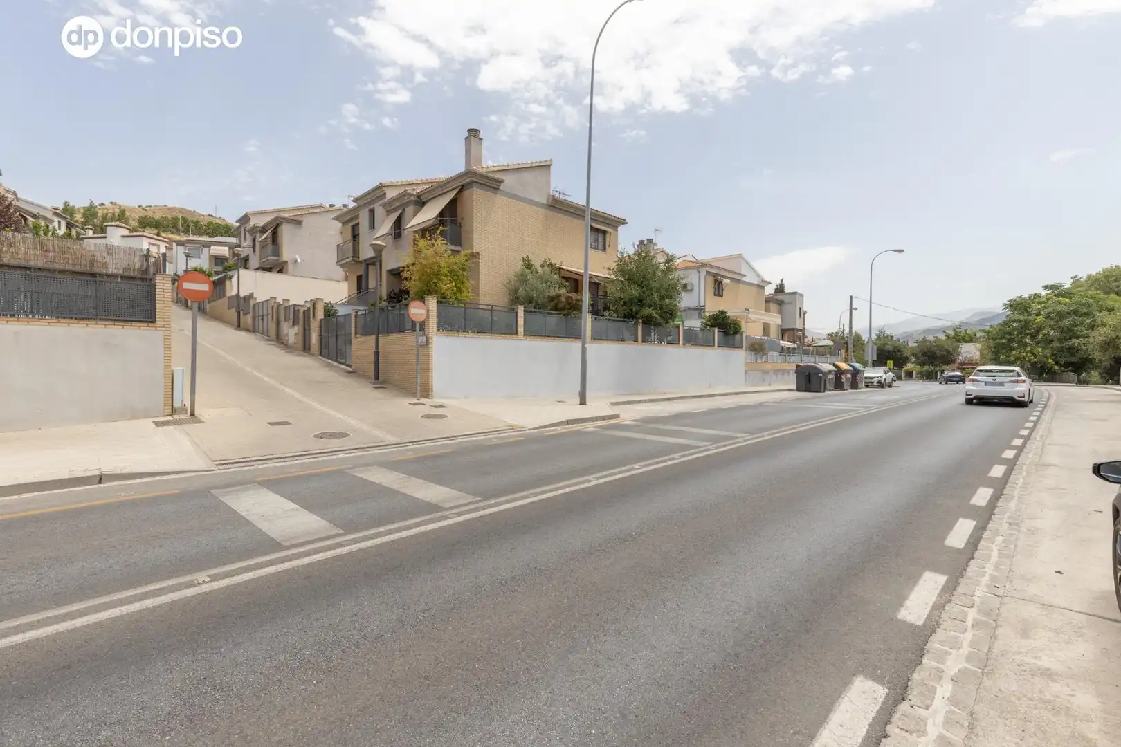 Vista exterior de Casa adosada en venta en Granada con Aire acondicionado, Calefacción y Balcón