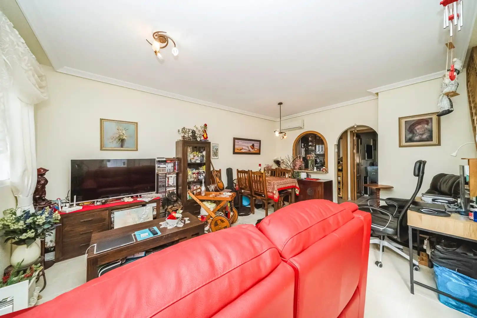 Sala d'estar de Casa adosada en venda en Orihuela amb Aire condicionat, Terrassa i Traster