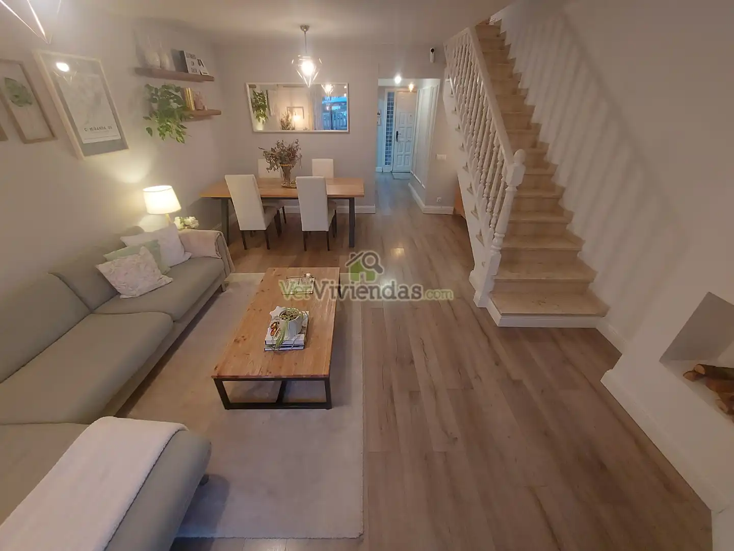 Sala de estar de Casa adosada en venta en Vallirana con Aire acondicionado, Calefacción y Jardín privado