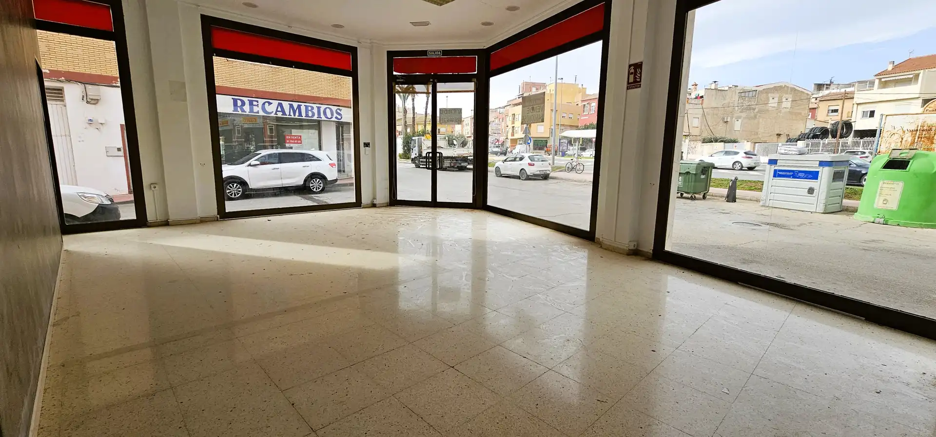 Local en venta en Totana con Aire acondicionado, Internet y Alarma