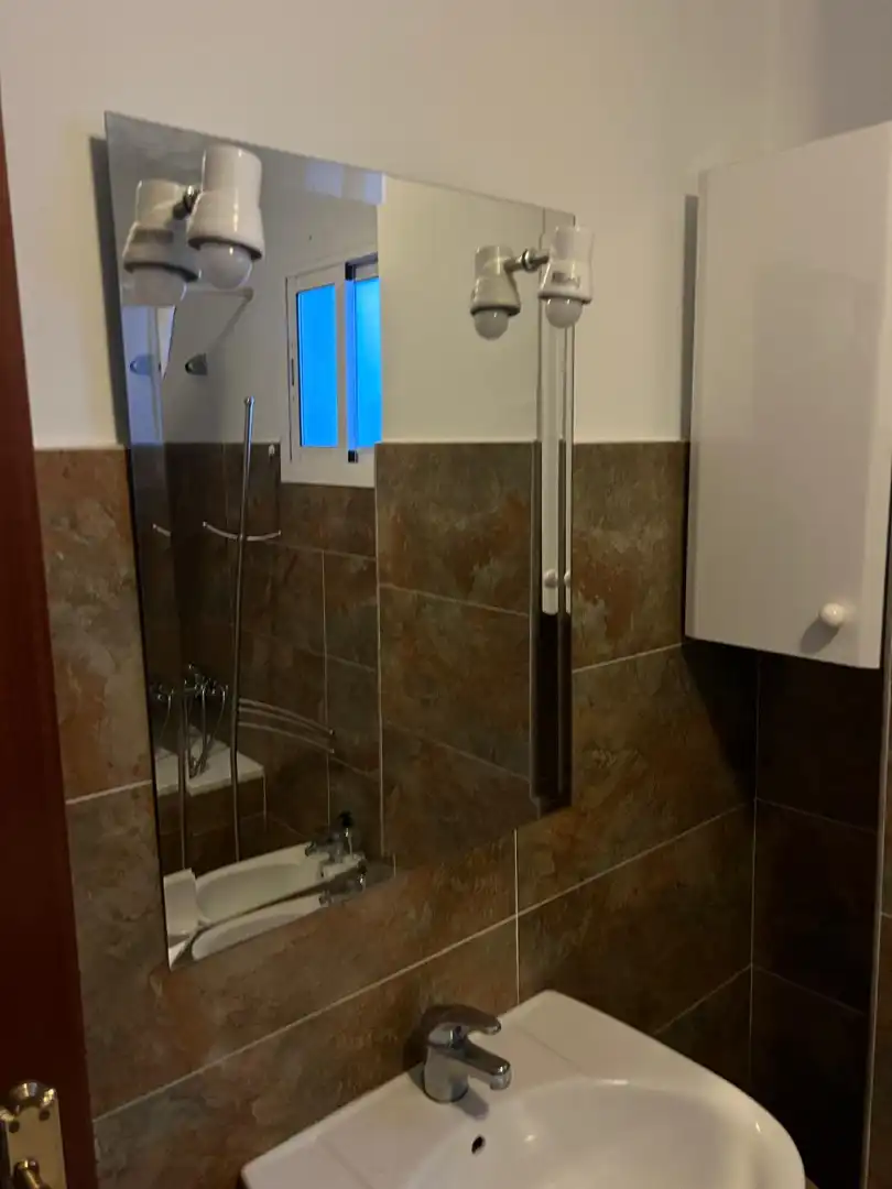 Badezimmer von Wohnung zur Miete in Dos Hermanas mit Klimaanlage und Möbliert