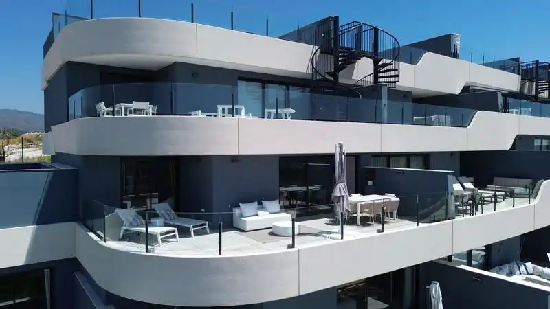 Apartamento con piscina en alquiler en Selwo, imagen 27