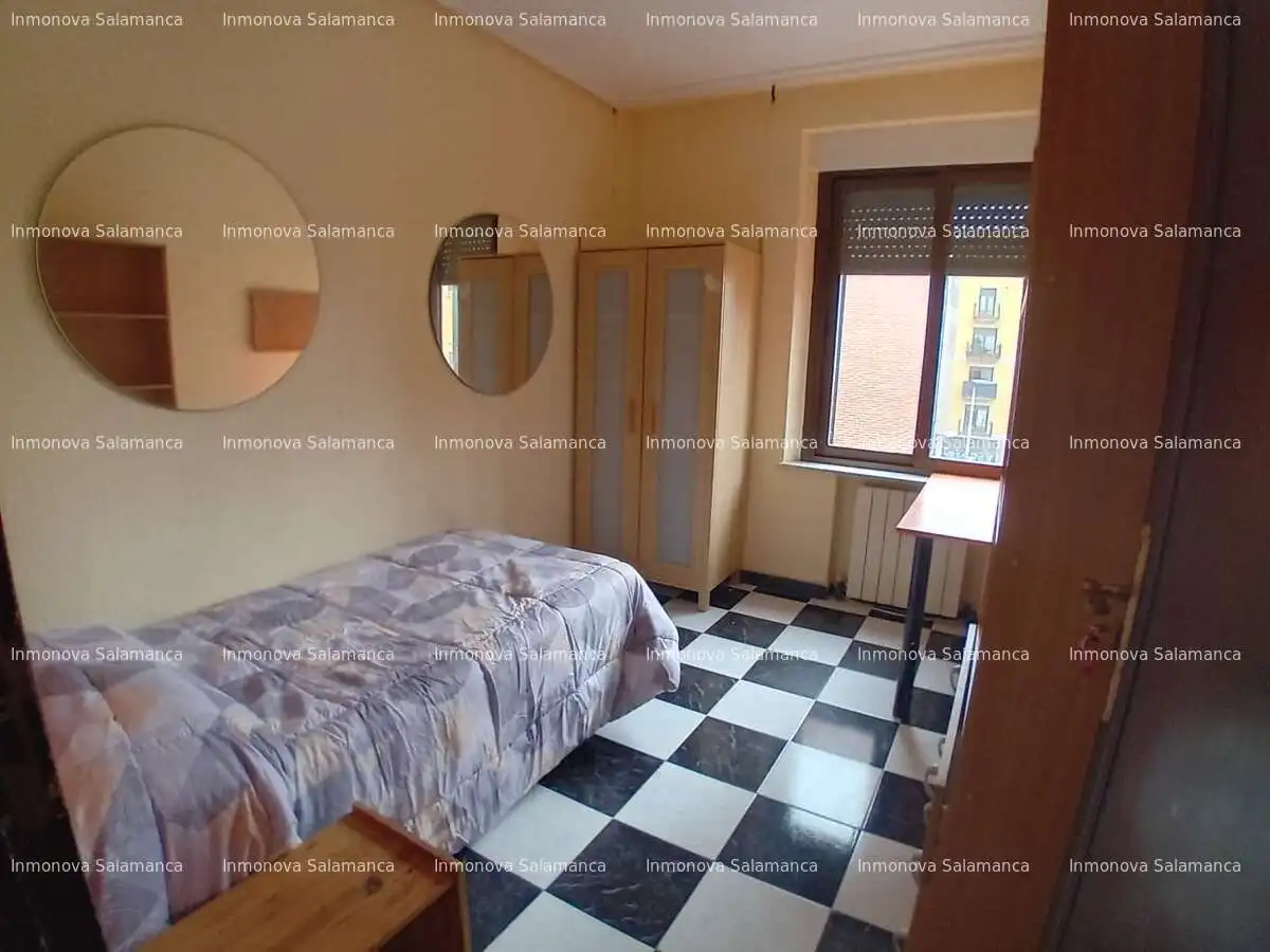 Bedroom of Flat for share in Salamanca  with Heating, Terrace and Furnished