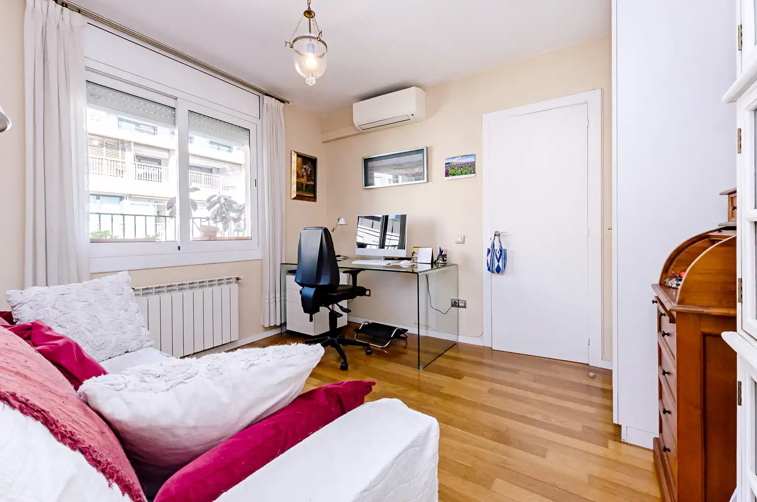 Schlafzimmer von Wohnung zum Verkauf in Barcelona mit Klimaanlage, Heizung und Parkett