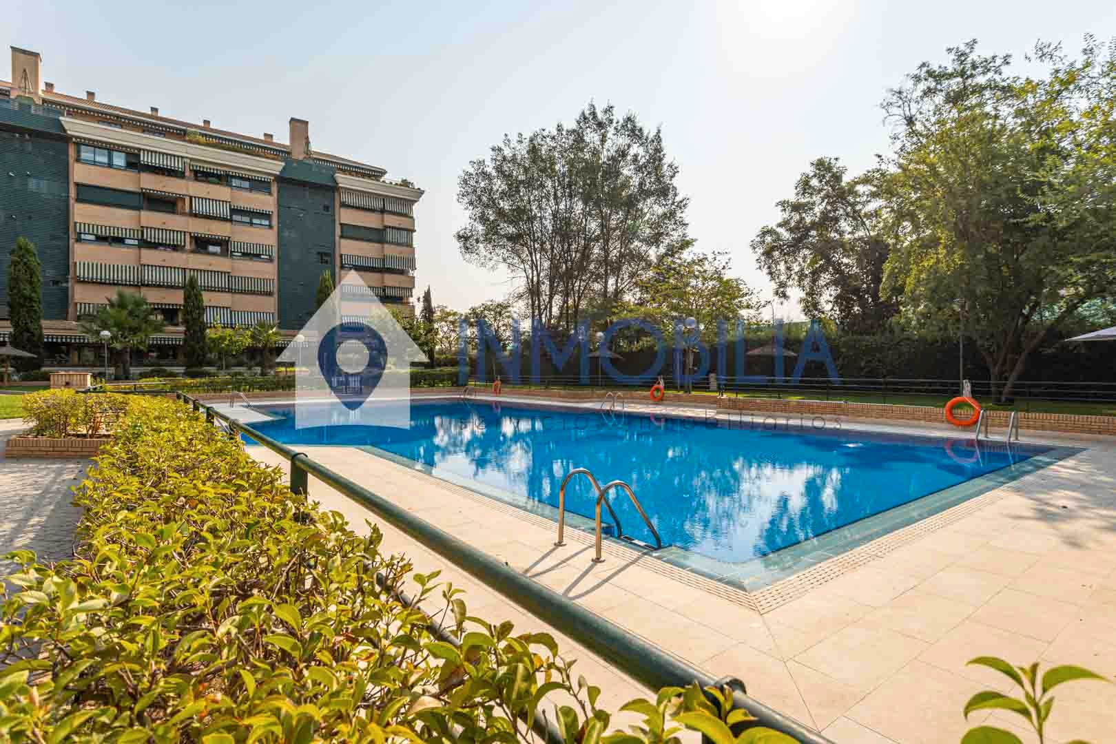 Piscina de Pis en venda en  Madrid Capital amb Aire condicionat, Calefacció i Traster