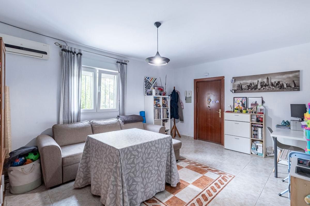 Bedroom of Flat for sale in  Granada Capital  with Air Conditioner, Washing machine and Community pool
