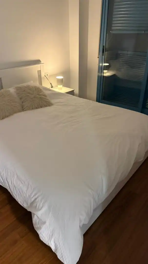 Dormitori de Pis de lloguer en Benidorm amb Aire condicionat, Calefacció i Moblat