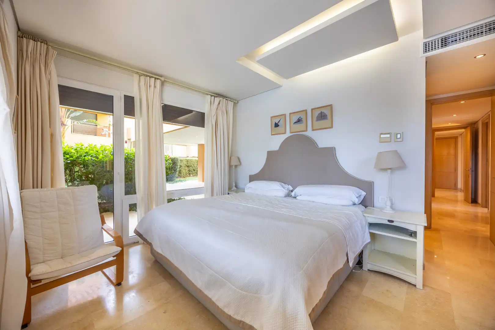 Habitación de Planta baja en venta en Sotogrande con Aire acondicionado, Jardín privado y Terraza