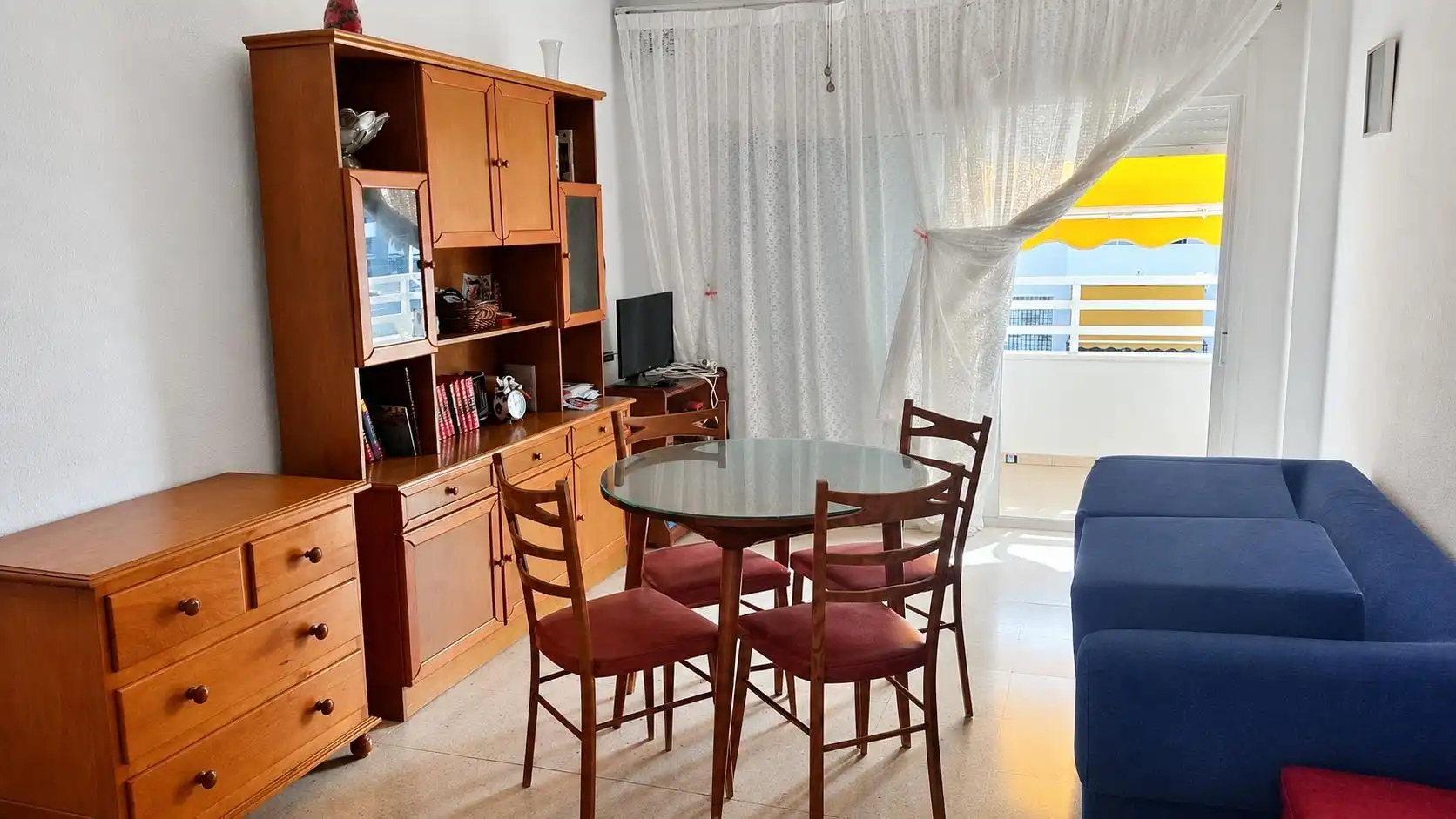 Sala de estar de Apartamento en venta en Vélez-Málaga con Terraza, Amueblado y Piscina comunitaria