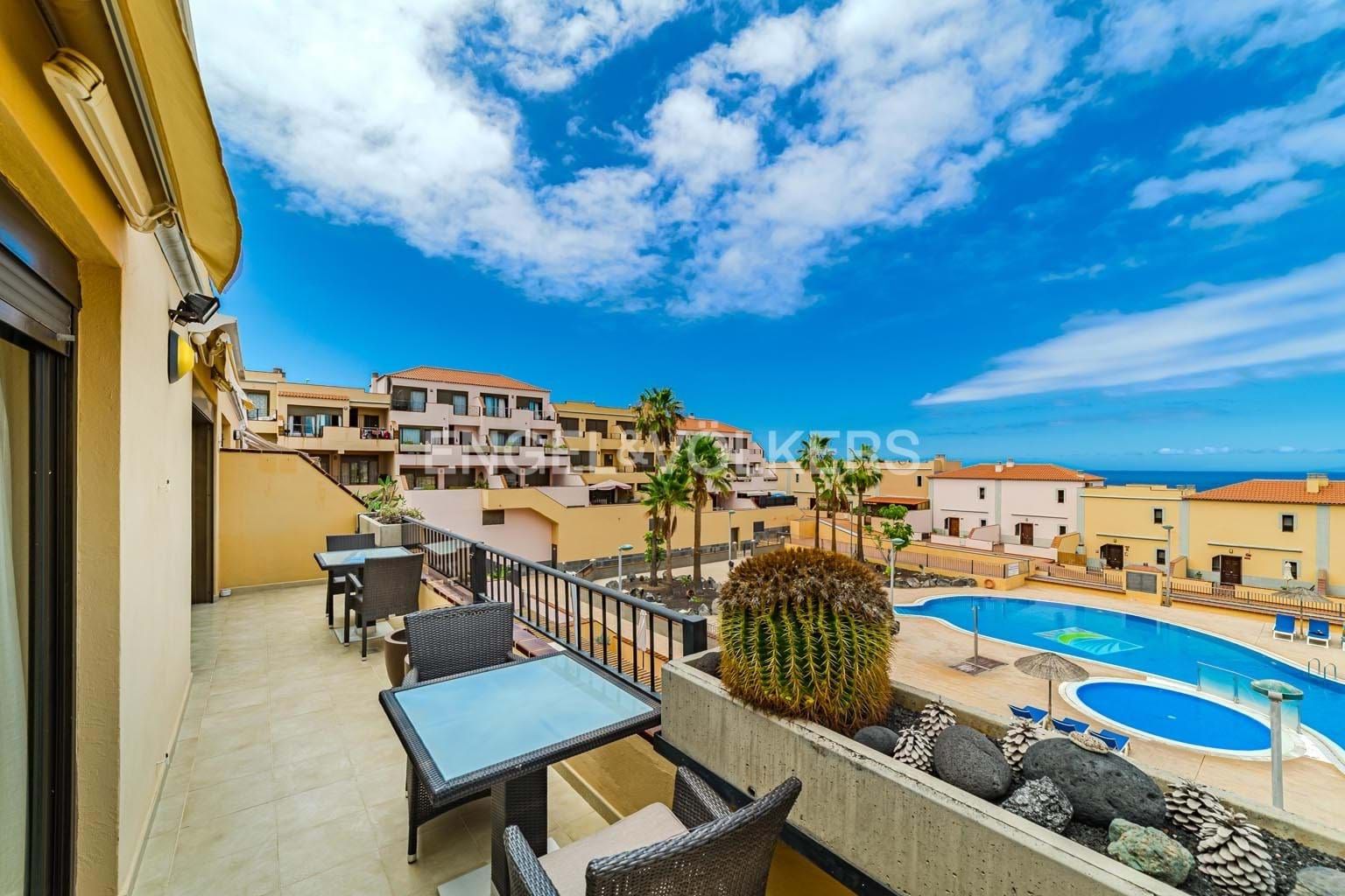 Terraza de Piso en venta en Adeje con Terraza, Piscina y Amueblado