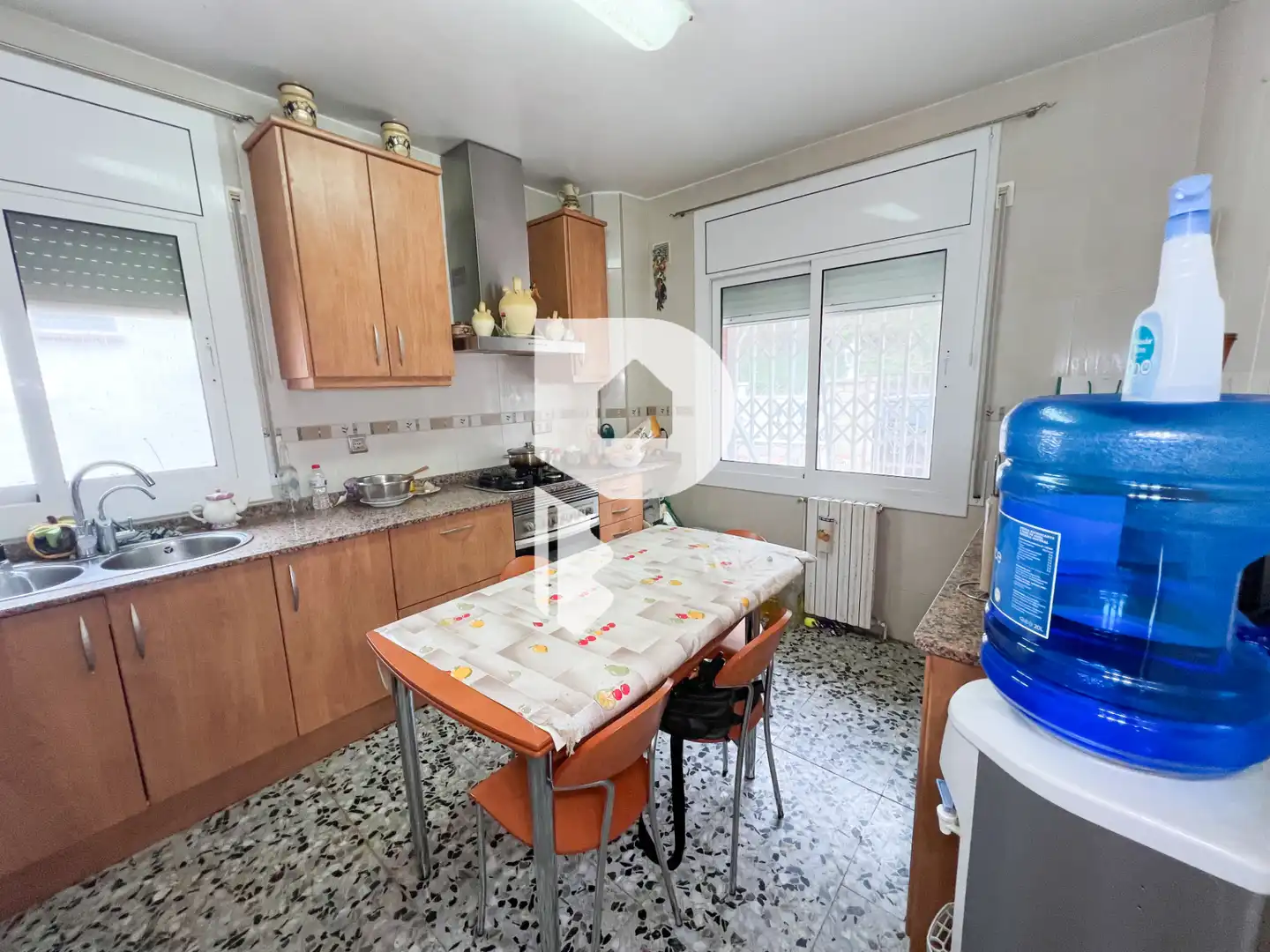 Cuina de Casa o xalet en venda en Torrelles de Llobregat amb Aire condicionat, Calefacció i Jardí privat