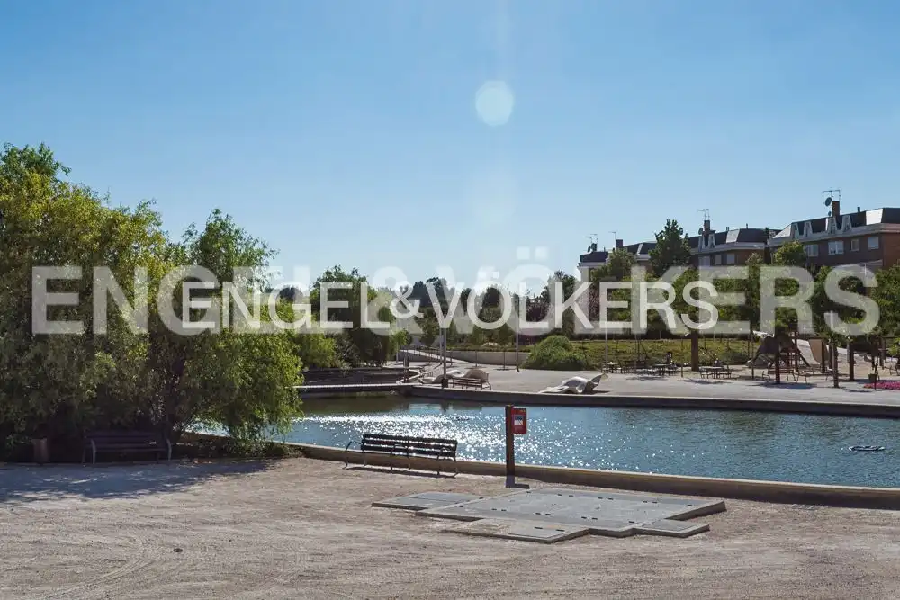 Flat for rent in Madrid  with Heating, Private garden and Parquet flooring
