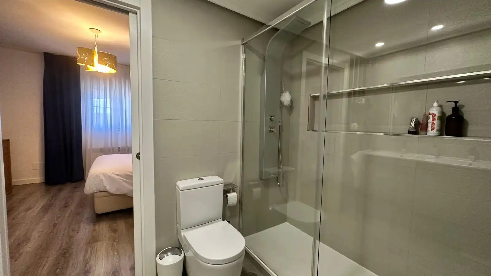 Bathroom of Detached homes for rent in Alcorcón  with Air Conditioner, Heating and Private garden