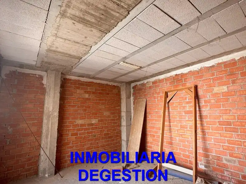 Casa adosada en venda en Linares amb Terrassa i Balcó