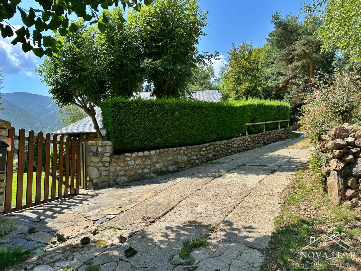 Vista exterior de Casa o chalet en venta en Toses con Calefacción, Jardín privado y Parquet