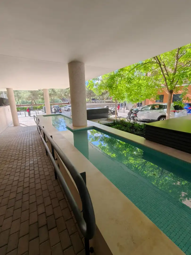 Piscina de Pis en venda en Madrid amb Aire condicionat, Calefacció i Terrassa