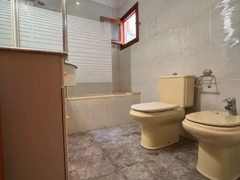 Bathroom of Flat for sale in Elche / Elx  with Air Conditioner and Balcony