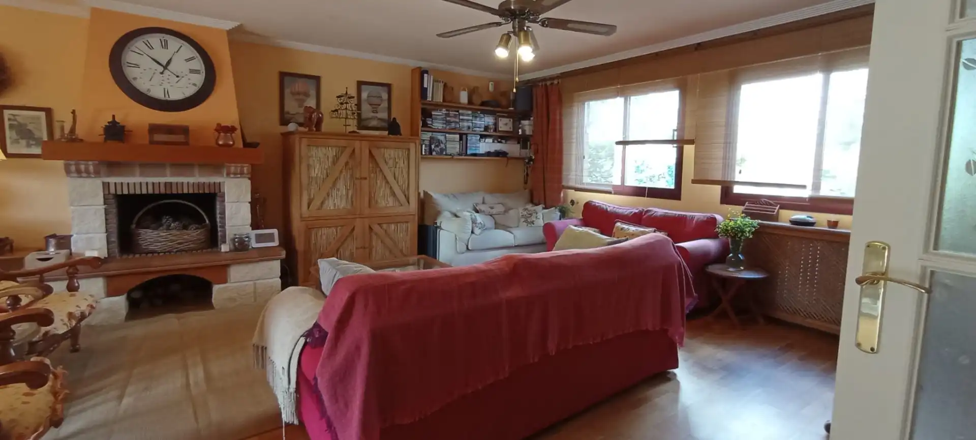 Sala d'estar de Casa adosada en venda en Simancas amb Calefacció, Jardí privat i Parquet