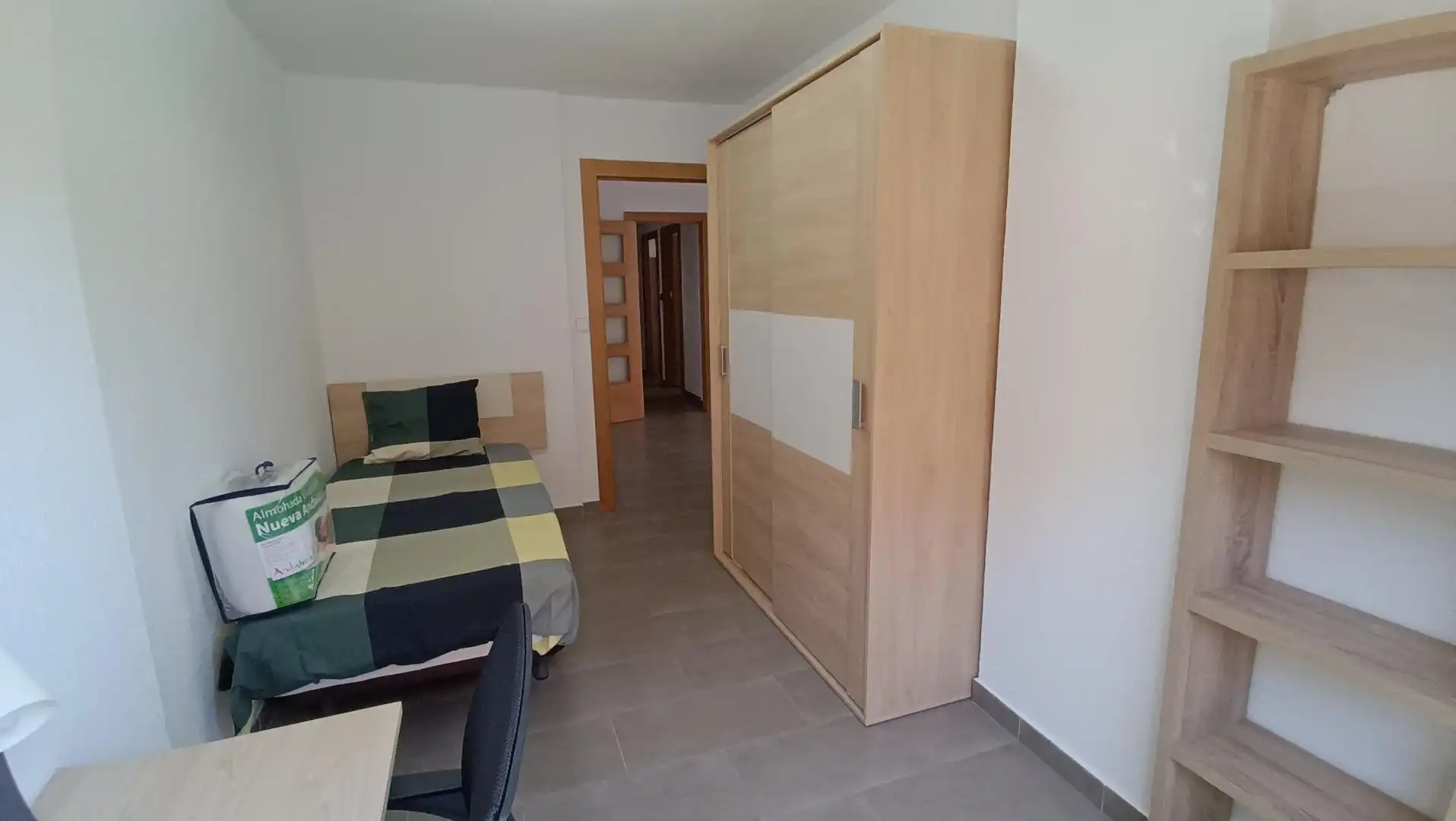 Habitación de Piso para compartir en Granada con Aire acondicionado, Terraza y Amueblado