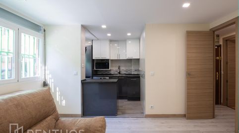 Foto 5 de Planta baja de alquiler en Caucho, Arcos, Madrid Capital