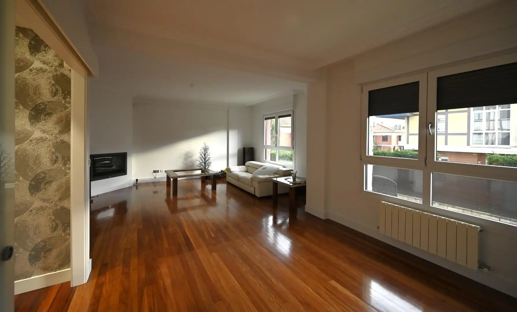 Sala de estar de Casa adosada en venta en Loiu con Aire acondicionado, Calefacción y Jardín privado