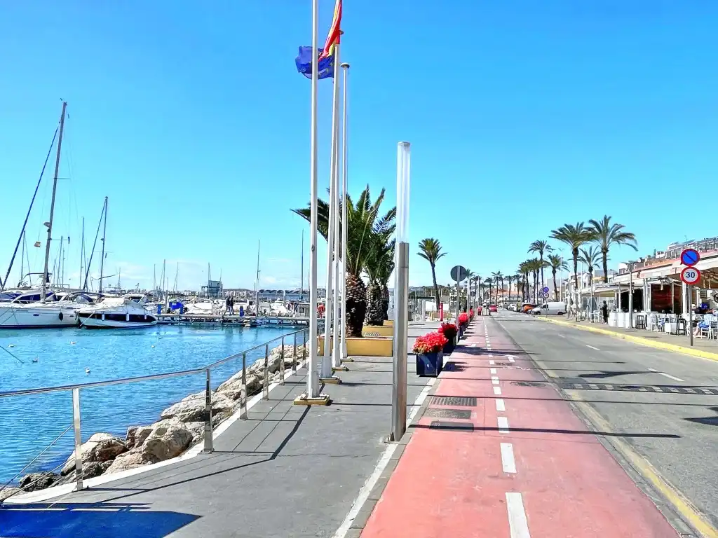 Vista exterior de Ático en venta en Vélez-Málaga con Terraza