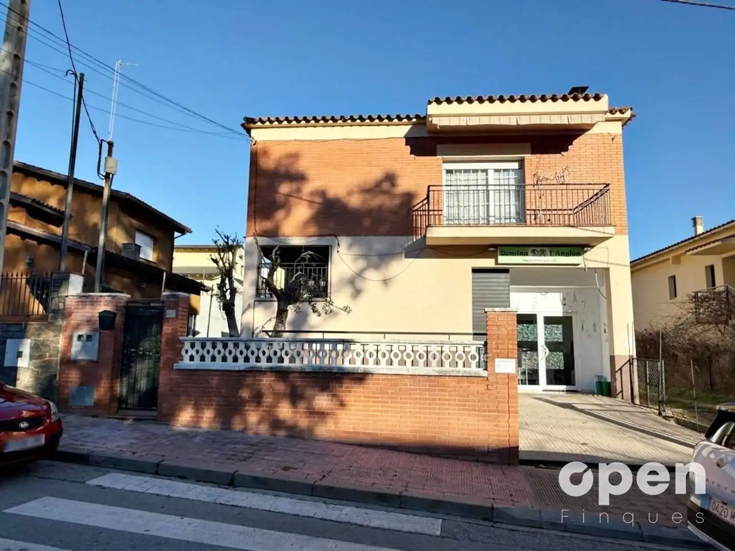 Vista exterior de Casa o xalet en venda en Terrassa amb Aire condicionat, Calefacció i Terrassa