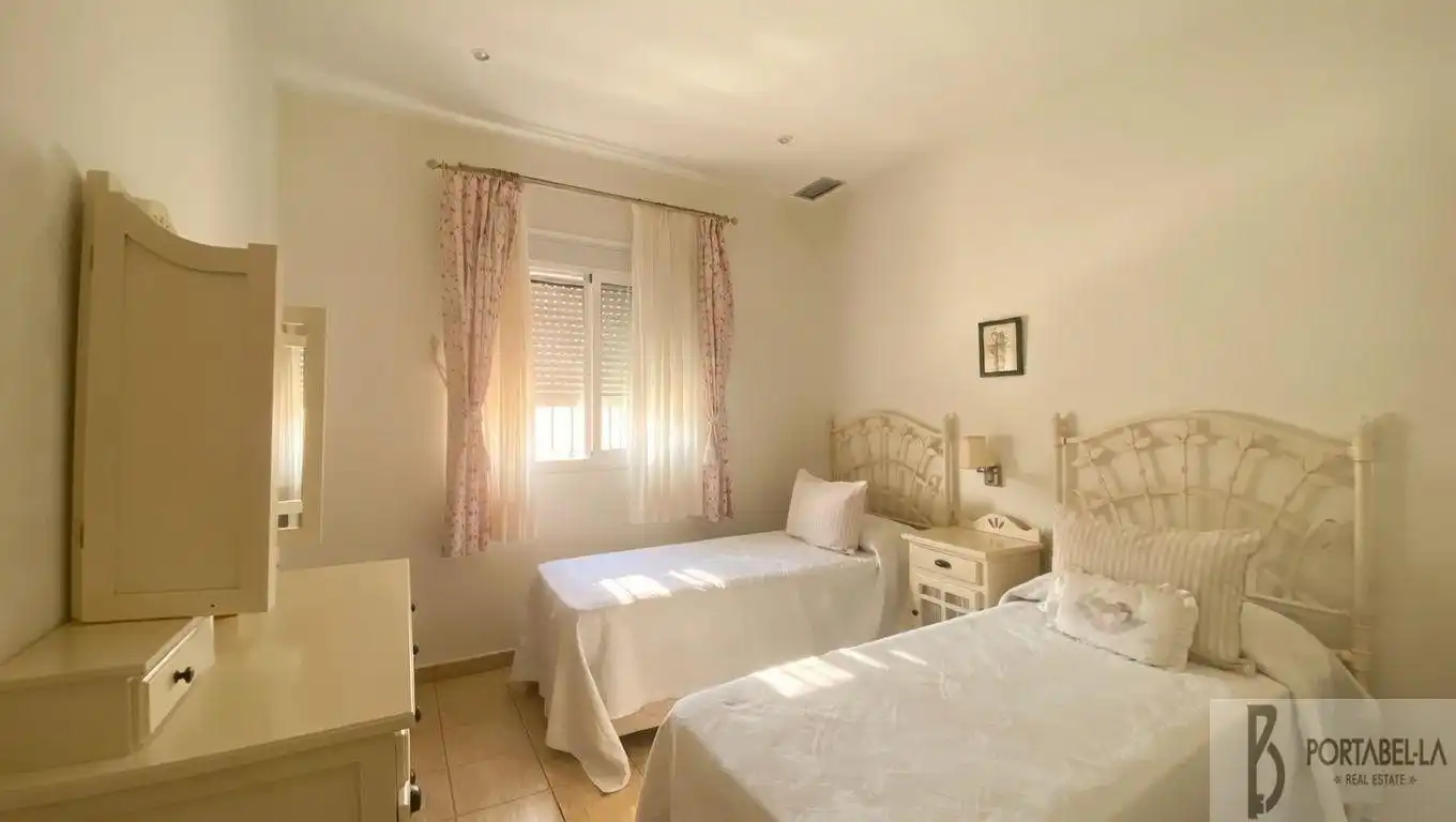 Dormitori de Casa o xalet en venda en El Puerto de Santa María amb Aire condicionat, Traster i Piscina