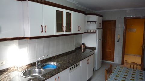 Foto 2 de Piso en venta en Calle Carpintero, Cacabelos, León