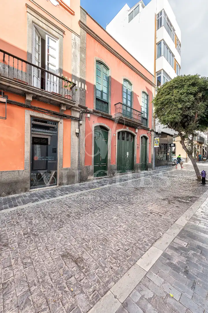 Vista exterior de Casa adosada en venta en Las Palmas de Gran Canaria con Terraza y Balcón