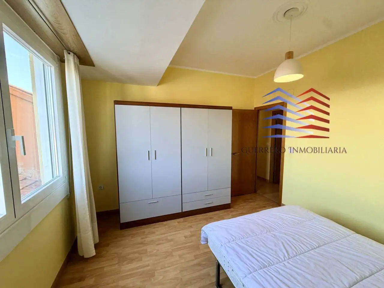 Schlafzimmer von Wohnungen zur Miete in Ourense Capital  mit Heizung, Parkett und Möbliert
