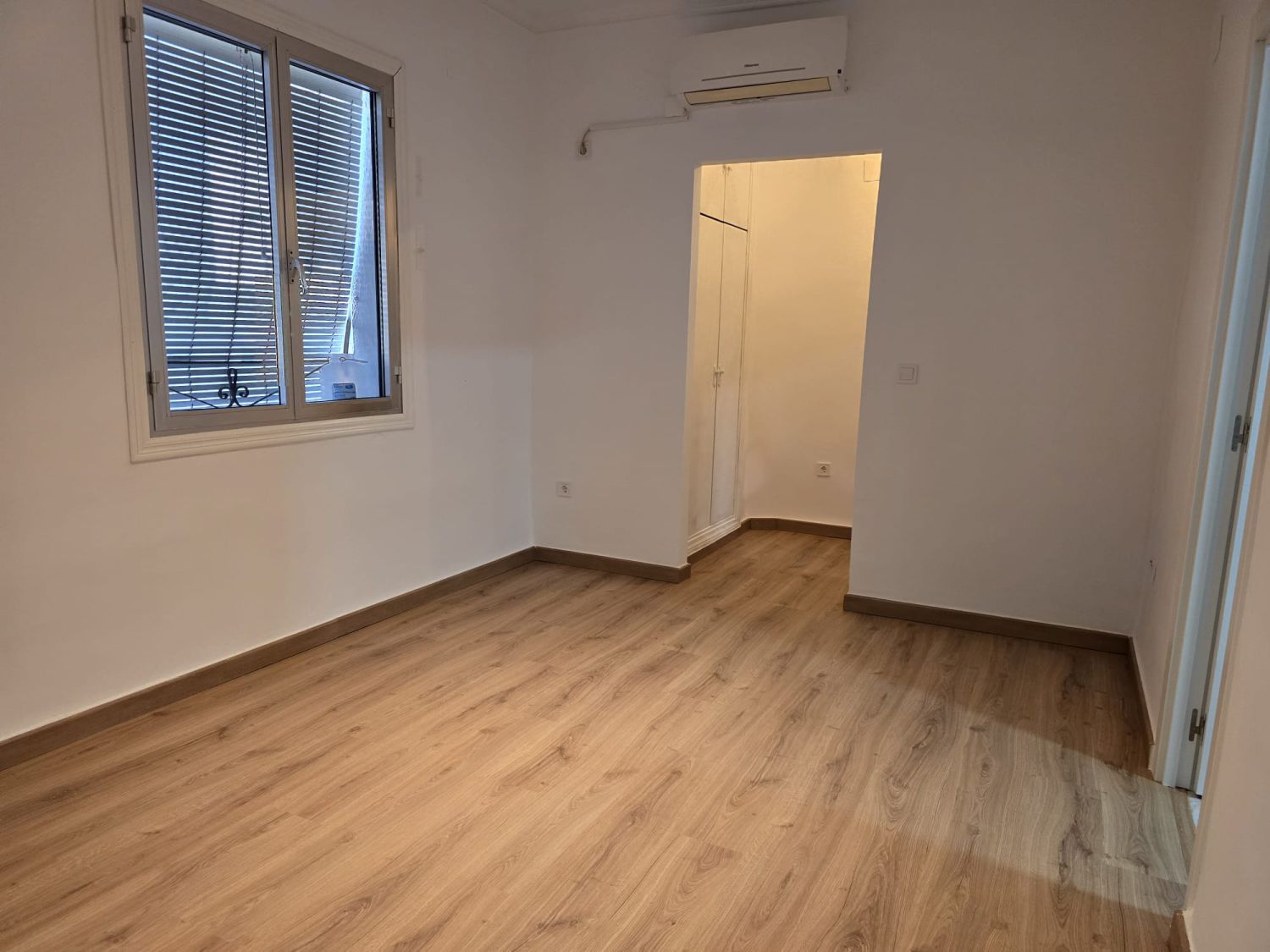 Habitación de Piso de alquiler en  Sevilla Capital con Aire acondicionado y Calefacción