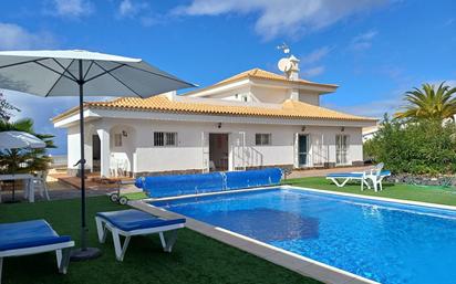 Piscina de Casa o xalet en venda en Guía de Isora amb Aire condicionat, Jardí privat i Traster