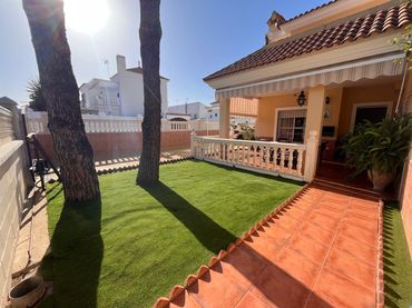 Detached house for sale in Calle Calamar