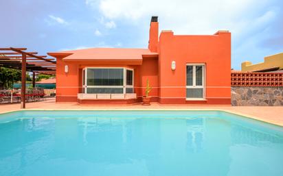 Swimming pool of House or chalet for sale in La Oliva  with Air Conditioner, Terrace and Swimming Pool