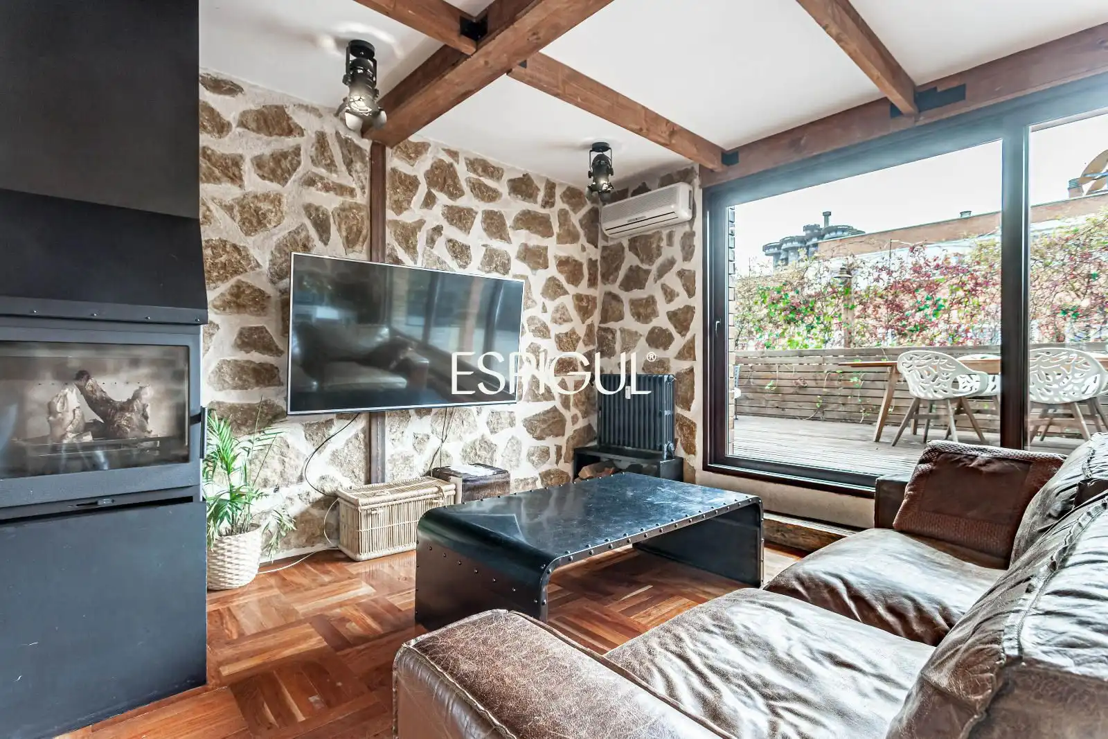 Wohnzimmer von Dachboden zum Verkauf in Madrid mit Klimaanlage, Heizung und Parkett