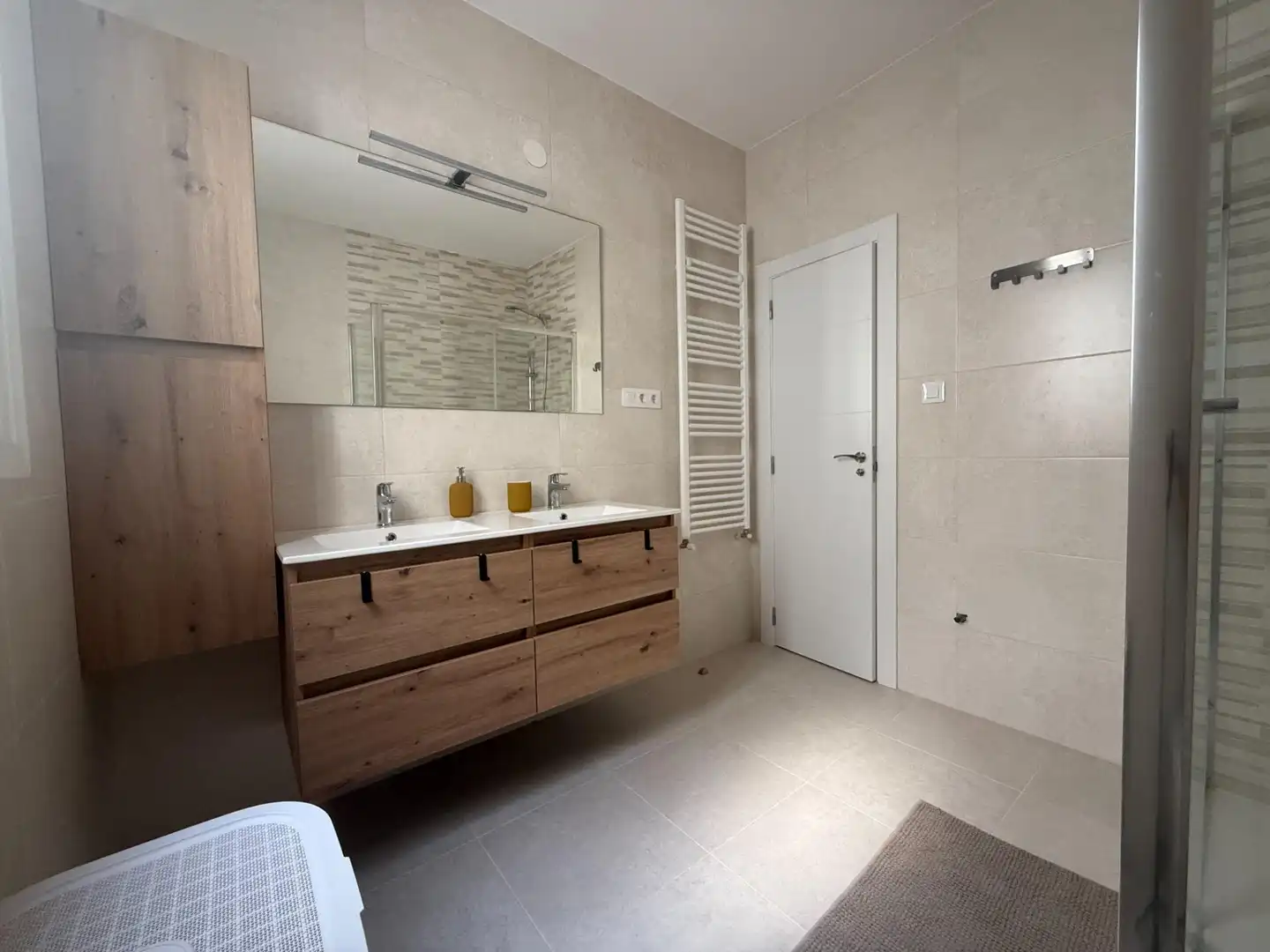 Badezimmer von Wohnung zur Miete in Ourense Capital  mit Heizung und Balkon